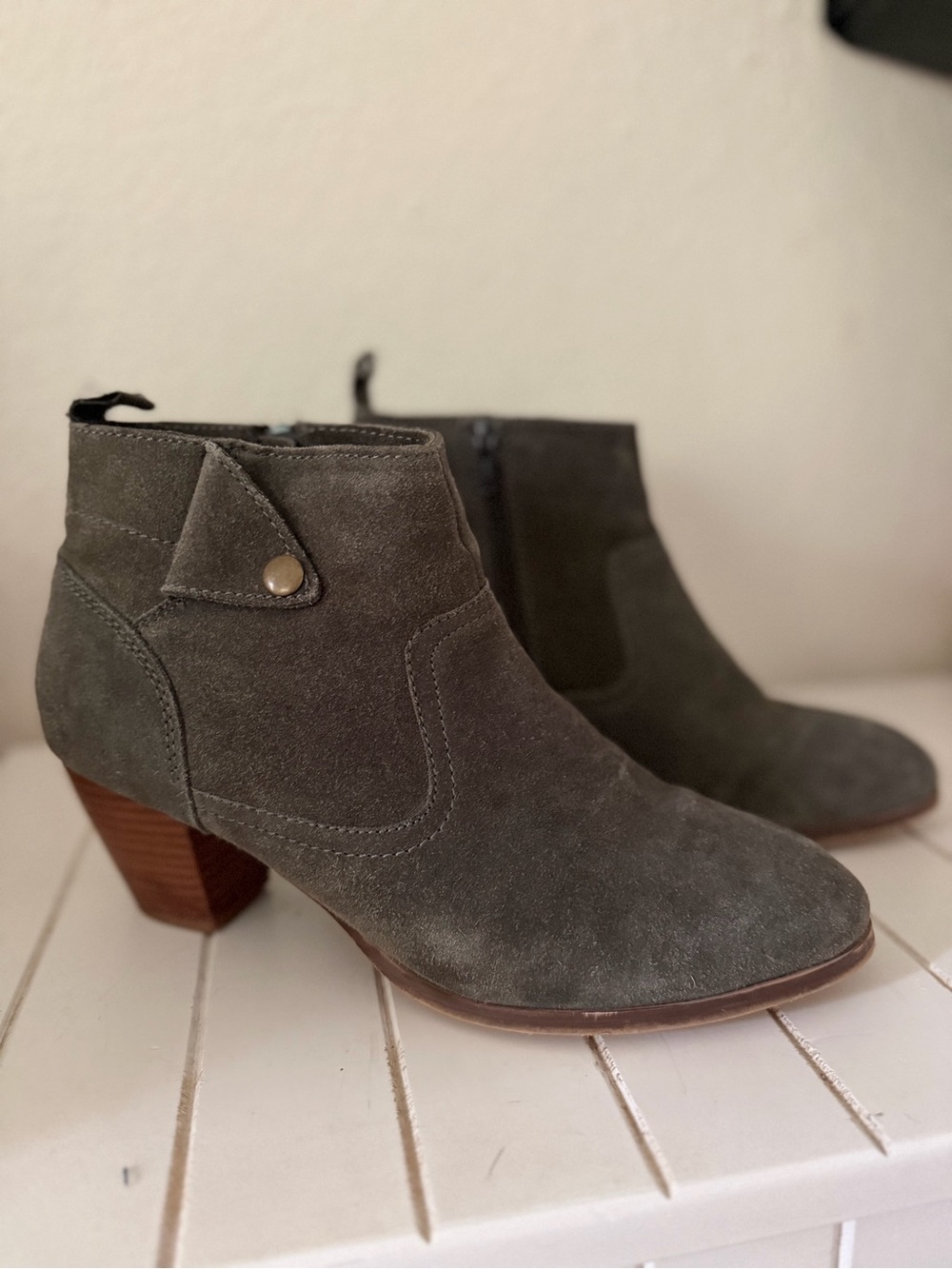 Diba Dark Gray/Taupe Suede Ankle Boots